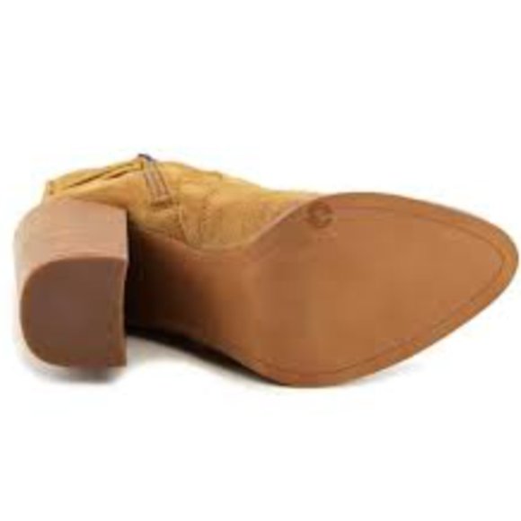 BCBGeneration Savanna Buckle Boots / Booties NWOT - Picture 7 of 8